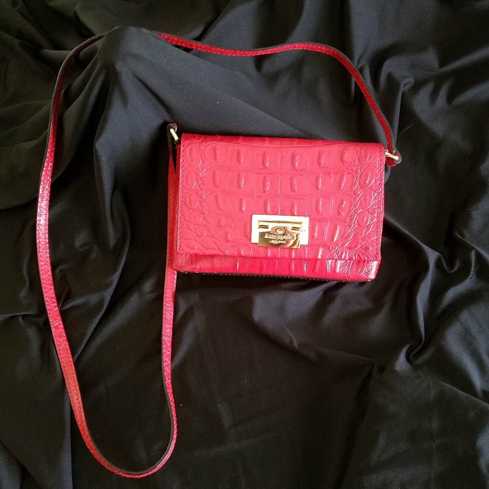 KATE SPADE - NEW - Red croc mini, 20" shoulder